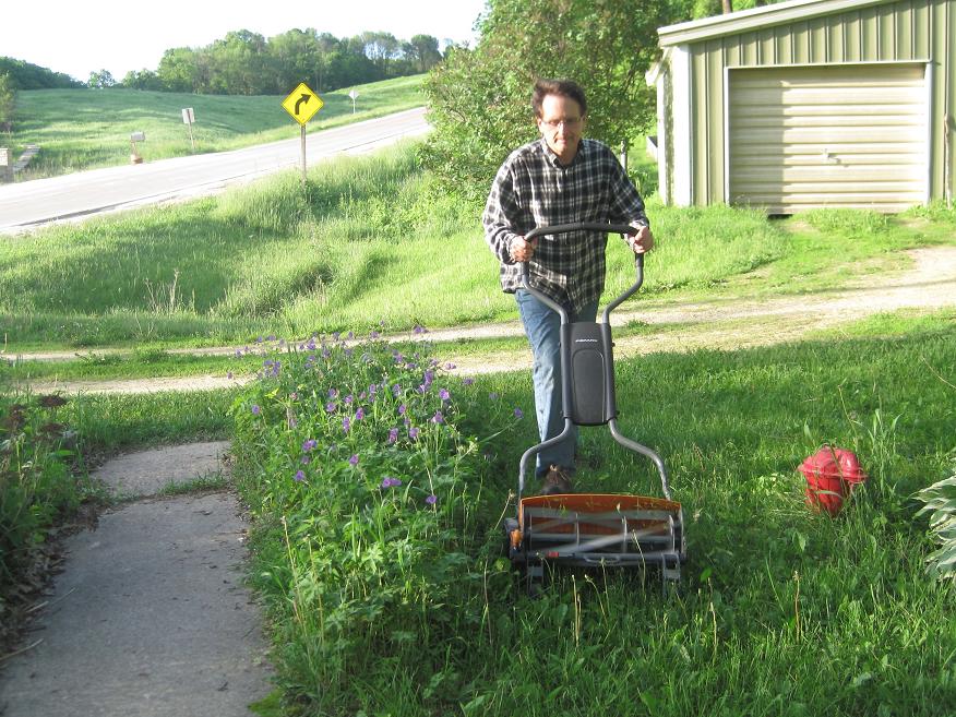 Reel lawnmowers: How “reelistic?” – Homegrown Iowan
