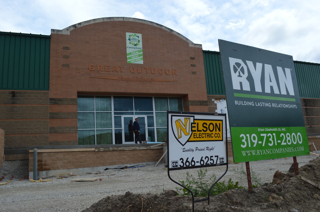 Threeway grocery store “race” nears finish line in Cedar Rapids; The