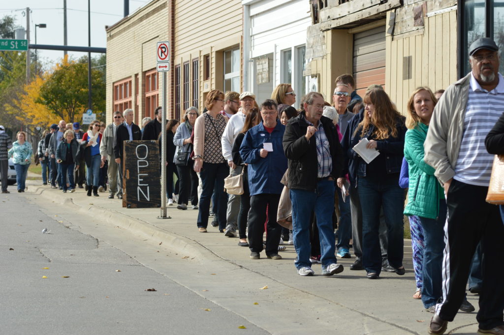 Supporters make their way through a line outside the Hillary Clinton rally Oct. 28, 2016, in Cedar Rapids, Iowa. (photo/Cindy Hadish)