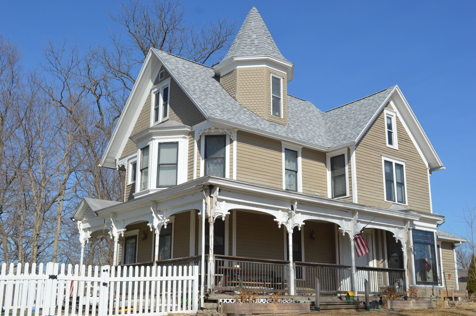 Queen Anne Victorian home in Iowa offered for free under one condition